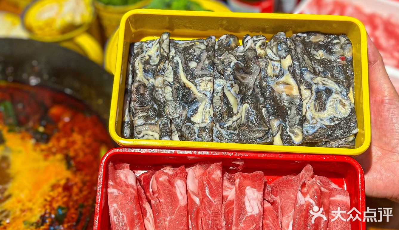 来吃这家地摊火锅，为的就是实现🆓啤酒畅饮‼️