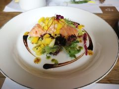 三文鱼配芒果沙沙酱-张爱施法式西餐厅(汉街店)