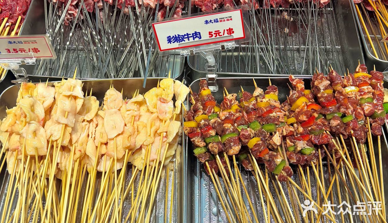 吃个烧烤怎么好多人啊！！(周迅脸)。。。