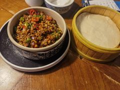 传统黑三剁配薄饼-雀舞云南菜(天津天河城购物中心店)