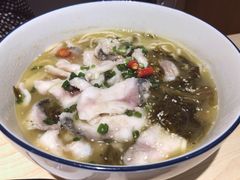 招牌酸菜鱼面-汤去三面