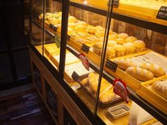 面包甜点陈列柜-啊噗吐呦现场烘焙(麦凯乐店)