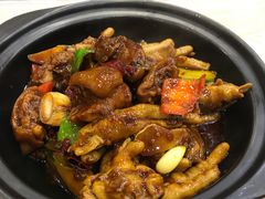 姜辣凤爪烧猪蹄-江城燕子大排档(江汉路步行街店)