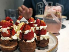 草莓忌廉华夫饼-BE BRIGHT KITCHEN(正佳广场店)