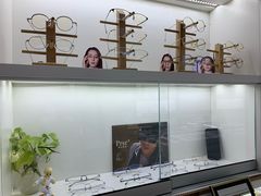 -翰佐蔡司小乐圆·依视路星趣控·暴龙眼镜折扣店