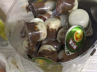东西不错,里面的巧克力和饼干很好吃,快递也很给力