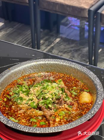 特别值得一提的是它家的冰粉 超级无敌好吃 有两个版本的