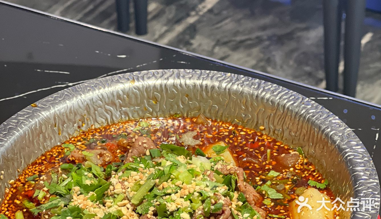 特别值得一提的是它家的冰粉 超级无敌好吃 有两个版本的