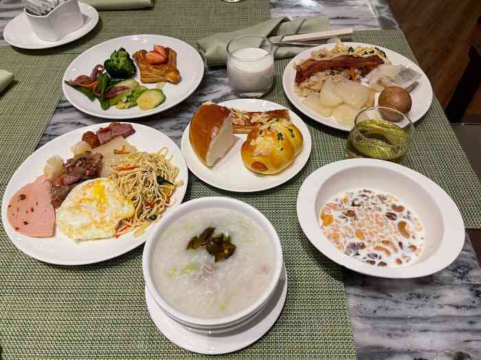 北海富丽华大酒店-"说实话 富丽华酒店的设施是蛮新的 但是服.