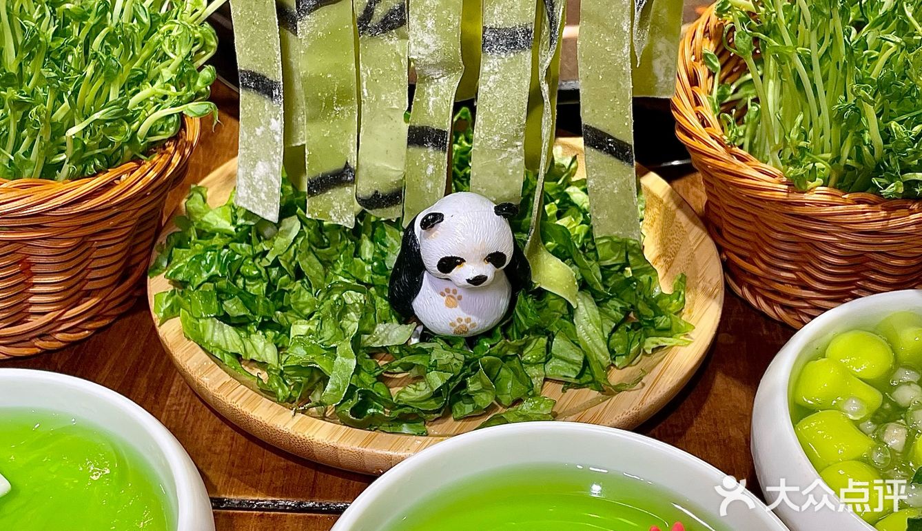 天呐‼️佛山这家火锅店的毛肚居然是绿色的❗️