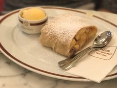 苹果卷-Cafe Sacher(WIEN)