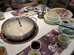 -洪氏嗨捞·猪肚鸡火锅(阳光天地店)