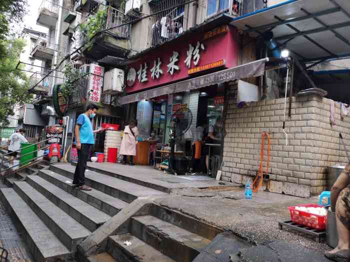 覃肥叔桂林米粉(粮道街店)-"早上五点半爬起来,到十四中改卷子,七点左