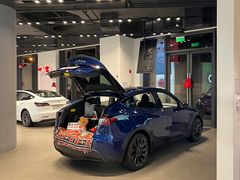 -TESLA 特斯拉(上海太古汇体验店)