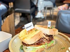 蜂蜜酱香鸡肉三明治-blend咖啡部落(卓悦中心店)