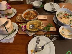 -Chom Cafe and Restaurant