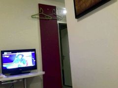 -莫泰酒店(上海虹桥北新泾地铁站天山路店)