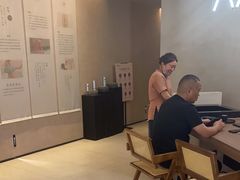 -灸春堂·艾灸·痛症·整脊连锁(之江银泰店)