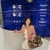 像LV，香奈儿等等，也可以上身背一下