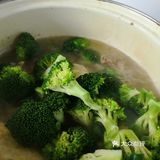 西兰花骨汤面