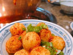 -沪小二炭火蛙锅(淮海中路美食不夜城店)