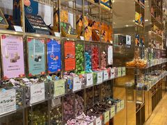 -VENCHI 闻绮(上海佛罗伦萨小镇店)