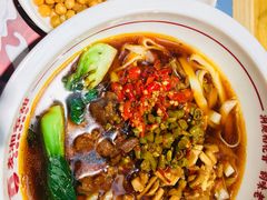 招牌红烧牛肉面-呷佬·长沙手工米粉(金沙江路店)