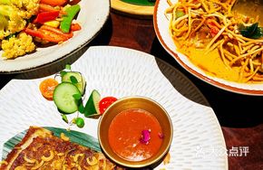 Thai-Style Grilled Pork Neck with Papaya Rose Sauce