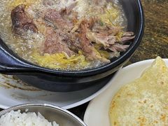 酸菜脊骨-砂锅酱骨