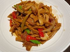 黄山毛笋干炒腊肉-庐灶江南·江南菜·四合院Bistro(东直门雍和宫·原华侨宾馆店)