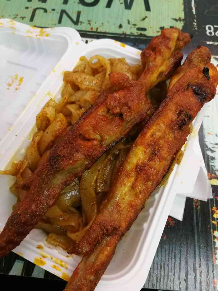 路过突然想起佰港城有一代烤翅王(之前点过外卖),然后在负一楼找了