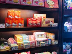 零售区-红樱花食品公司Hello Kitty台湾伴手礼专卖店(淡水店)