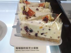 莓莓酸奶轻芝士蛋糕-Seesaw Coffee(西岸凤巢店)