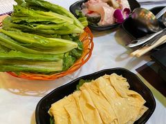 -鲜入围煮花胶鸡海鲜火锅