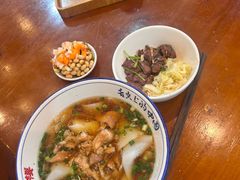 -裕新楼粉面馆·石磨手工粉(四方坪店)