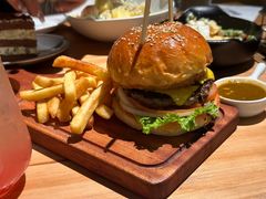 -三勾JJJ Burger&Coffee(梅溪湖店)