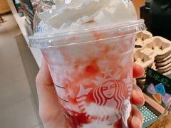 红颜草莓椰椰星冰乐-星巴克(北京复兴路店)