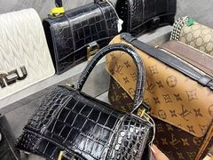 -星裳二手奢侈品回收鉴定(新华路店)
