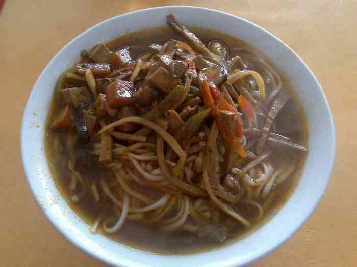 二0五面馆-"开车路过进店吃了碗大肉面.还不错.老卤."-大众点评移动版