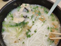 -花馬肆.云南过桥米线(汉神购物广场现场熬汤店)