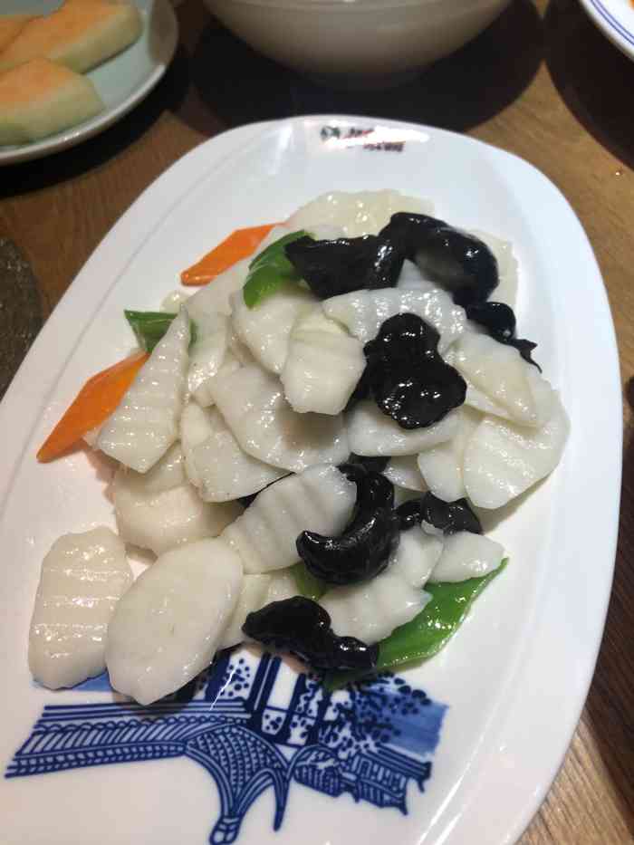 小菜园新徽菜(安庆八佰伴店)-"口味:口味不错,刚刚好,服务:一直在努.