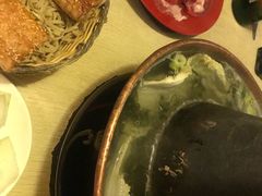 -洞庭洲·防空洞火锅·烧烤·铜锅涮肉(新百广场店)