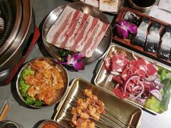 -围炉肉舍•炭烤活鳗•丹东海鲜烤肉(步行街店)