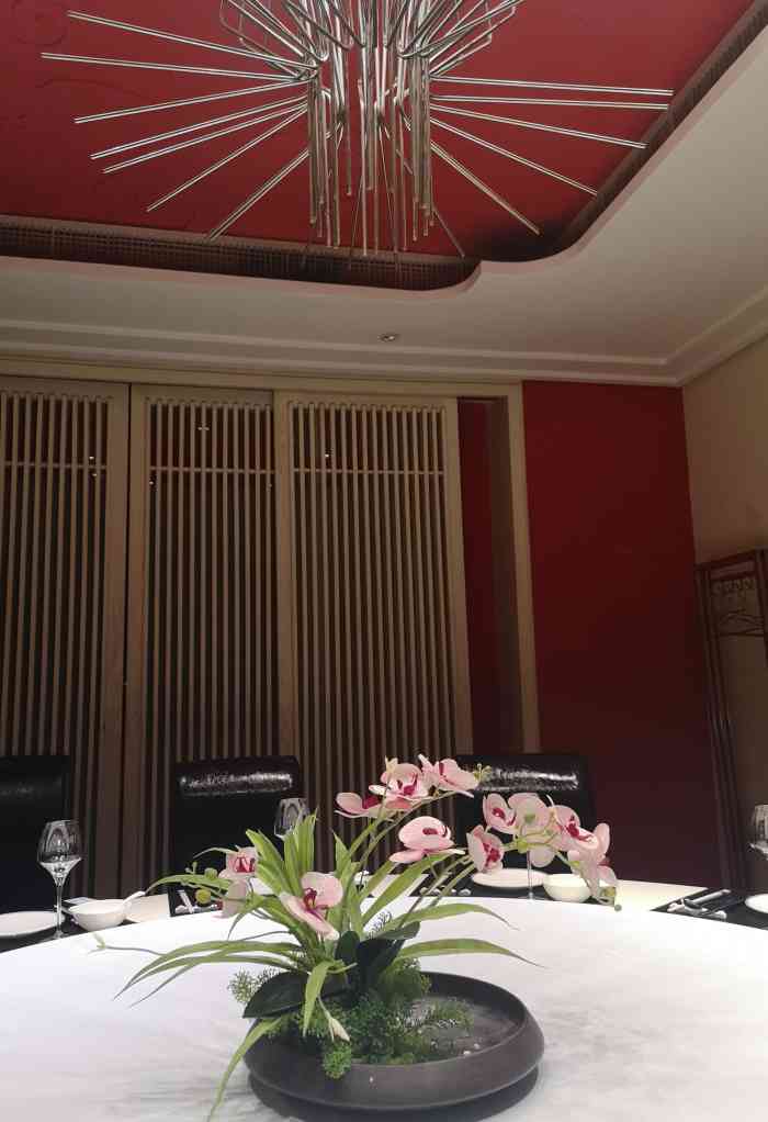 赛江南艺术餐厅(八一路店)-"之前在壹方的赛江南吃得挺好,在武昌请客