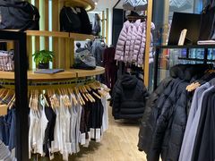 -lululemon(上海浦东IFC店)