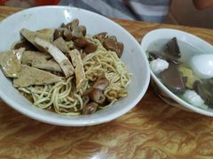 -松树干拌面店