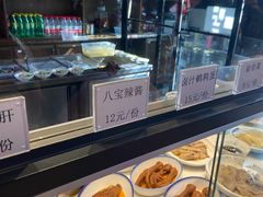 面包甜点陈列柜-新万鑫银丝面·非遗无锡味(惠山古镇店)