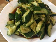 拍黄瓜-玫瑰红烤羊排(北新桥三条店)