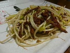 芹菜芽菜炒榆耳丝-十二舍·湯物素煮(江泰潤政店)
