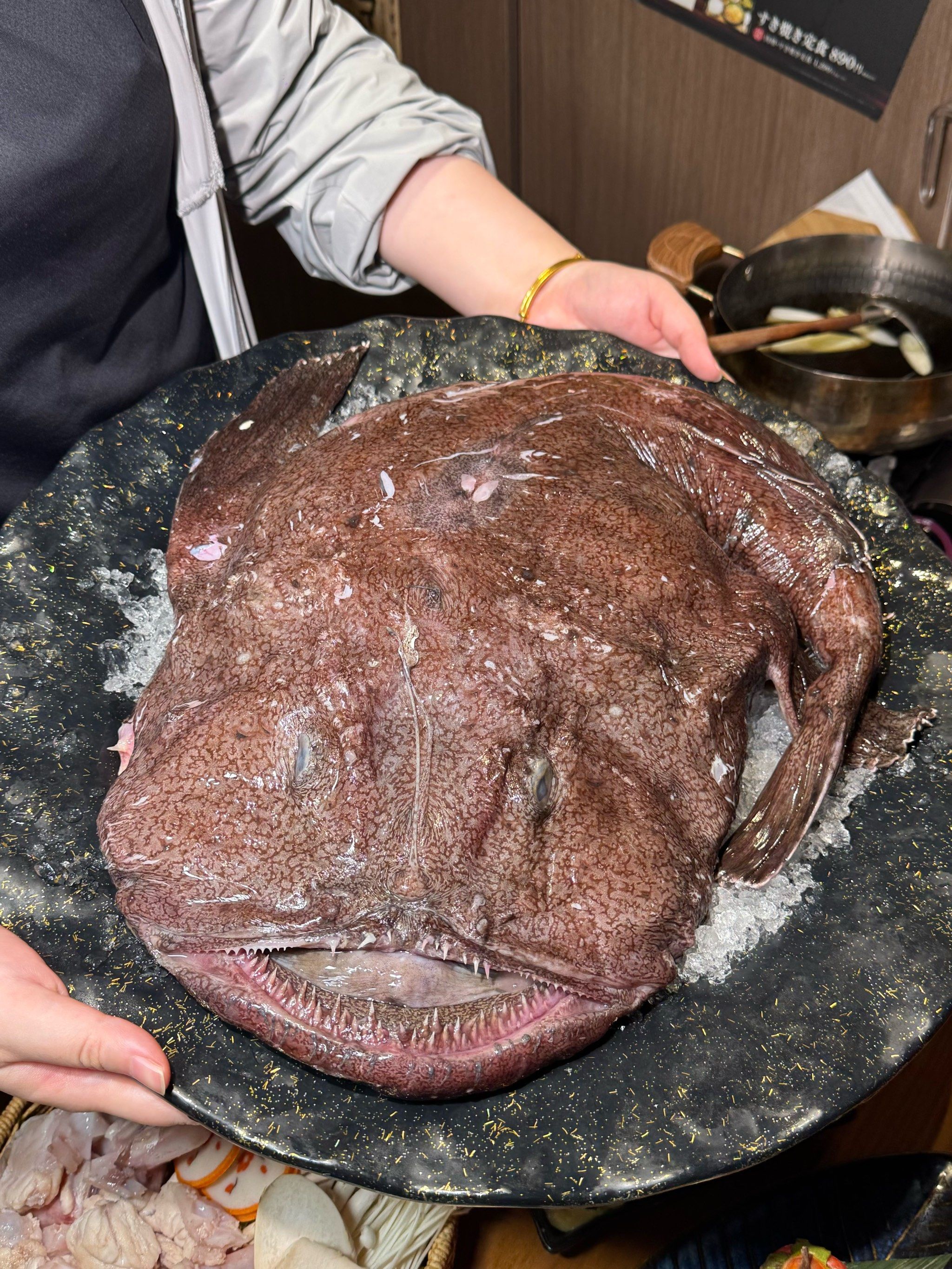 川味火锅太燥
来个鲜美的鮟鱇鱼火锅吃吃吧!